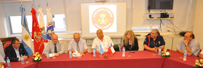 Reyes Núñez: “Nuestros bomberos son voluntarios pero profesionales de la emergencia” Reyes Núñez: “Nuestros bomberos son voluntarios pero profesionales de la emergencia”