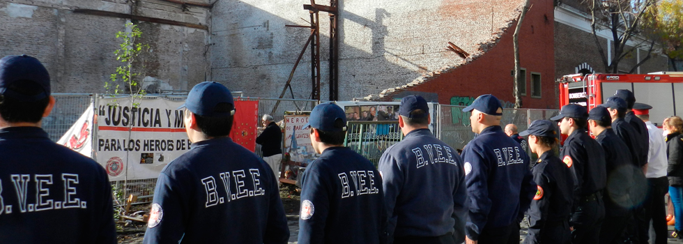 Fundación Bomberos de Argentina formó parte del homenaje mensual a los bomberos caídos en Barracas