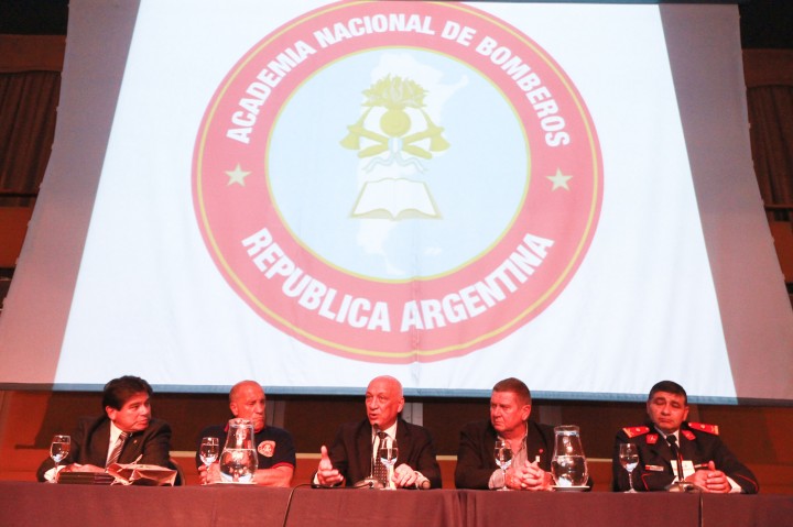 Bonfatti participó en Rosario del encuentro de dirigentes de la Federación de Bomberos Voluntarios