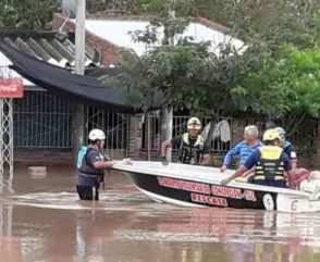 Inundaciones en Tucumán: continúan los operativos de bomberos