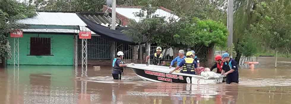 Inundaciones en Tucumán: continúan los operativos de bomberos