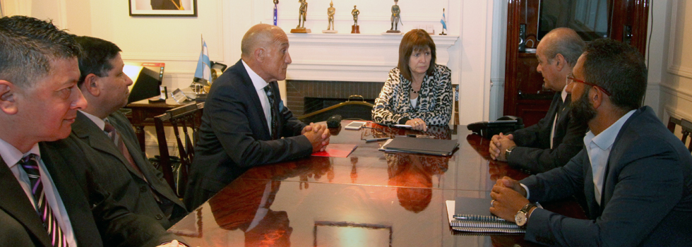 Mesa de trabajo junto a la ministra Patricia Bullrich