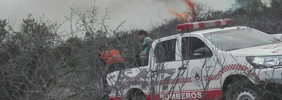 Más de 130 bomberos voluntarios combaten incendios forestales en Córdoba