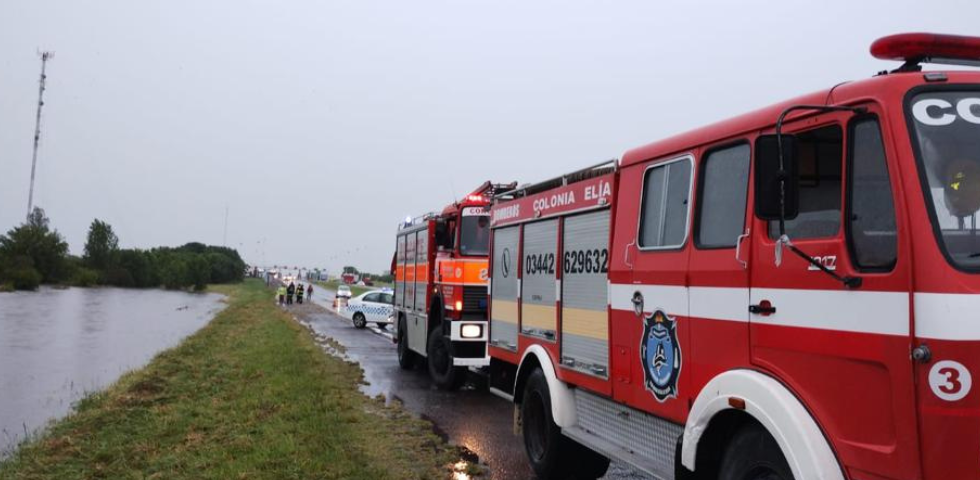 Gran despliegue de los Bomberos de Entre Ríos frente al temporal de viento y lluvia